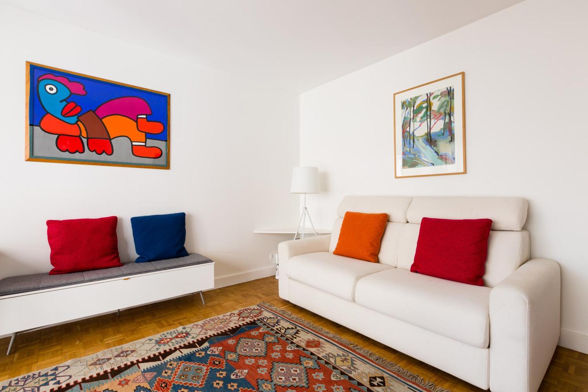 Apartment Veeve - A Pop Of Colour