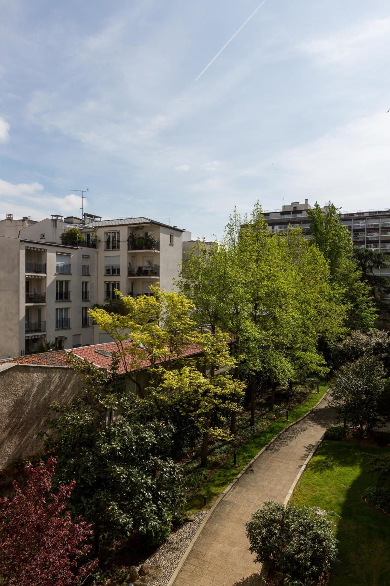 Apartment Veeve - A Pop Of Colour *